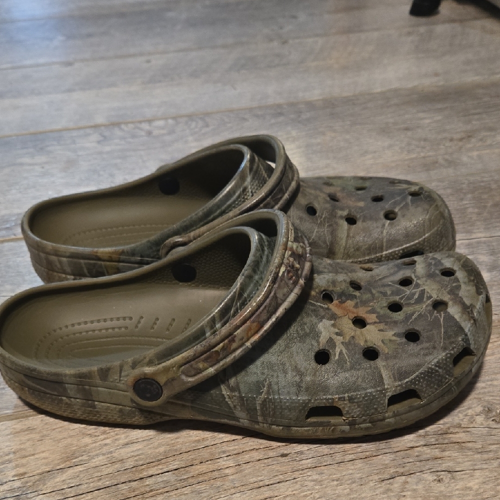Mens Camo Crocs Size 12